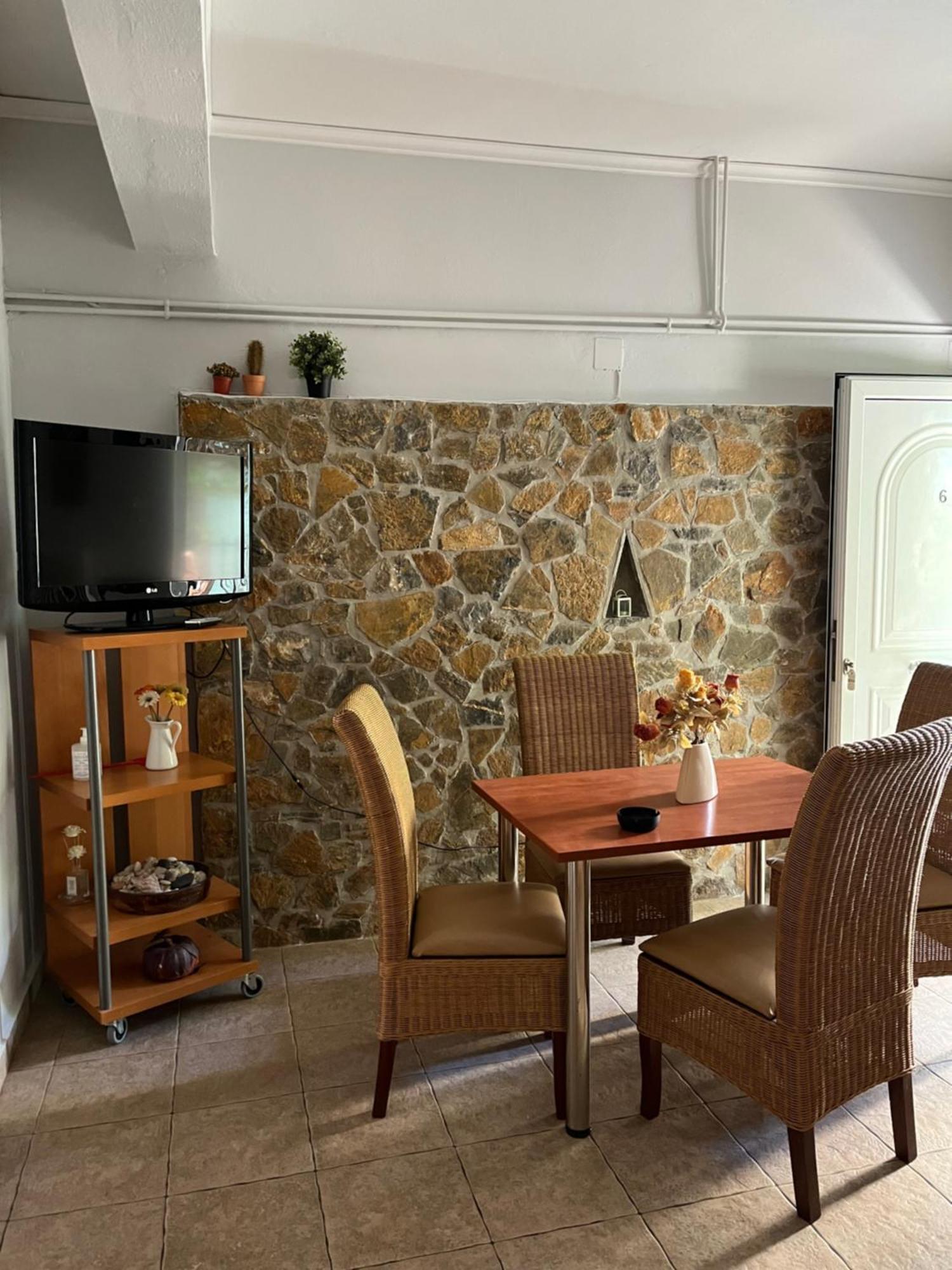 Litsa Apartment Plomari Exterior photo